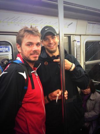 Parigi bloccata? Stan Wawrinka e Grigor Dimitrov tornano in albergo con la metropolitana. Twitter